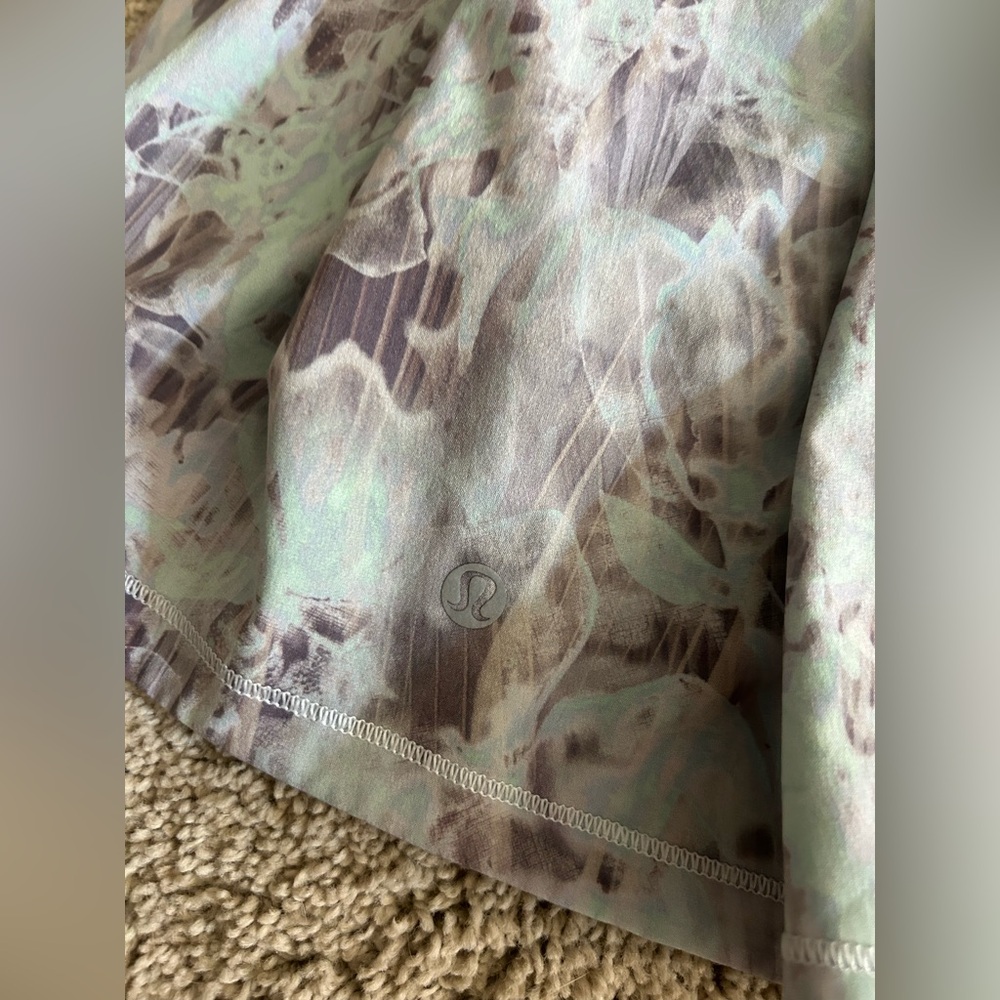 Lululemon Pace Rival Mid-Rise Skirt *Long
Plisse Bloom Multi / Mauve Grey - Picture 5 of 7